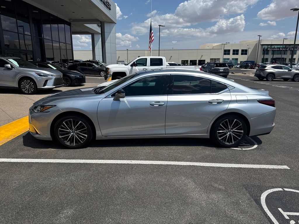 Thumbnail: 2022 Lexus ES - 3
