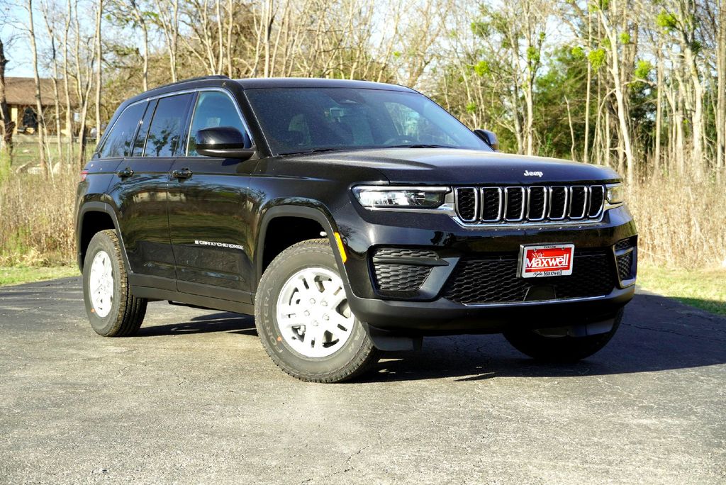 New Car 2025 Jeep Grand Cherokee  Laredo For Sale Under $35,000 In Taylor, Texas