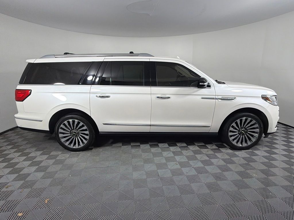Thumbnail: 2019 Lincoln Navigator L - 4