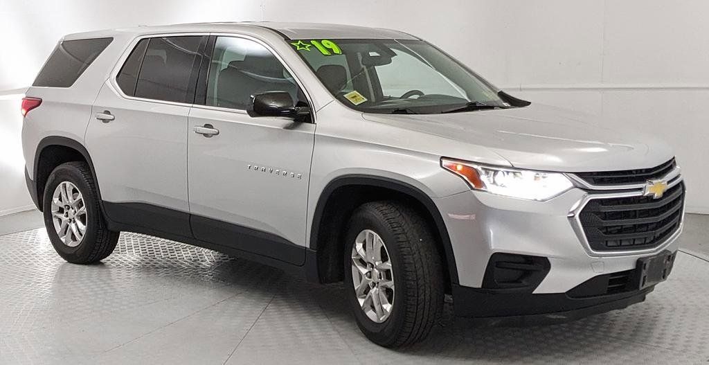 Silver Ice Metallic 2019 Chevrolet Traverse LS AWD SUV / Crossover Four-Wheel Drive 9-Speed Automatic
