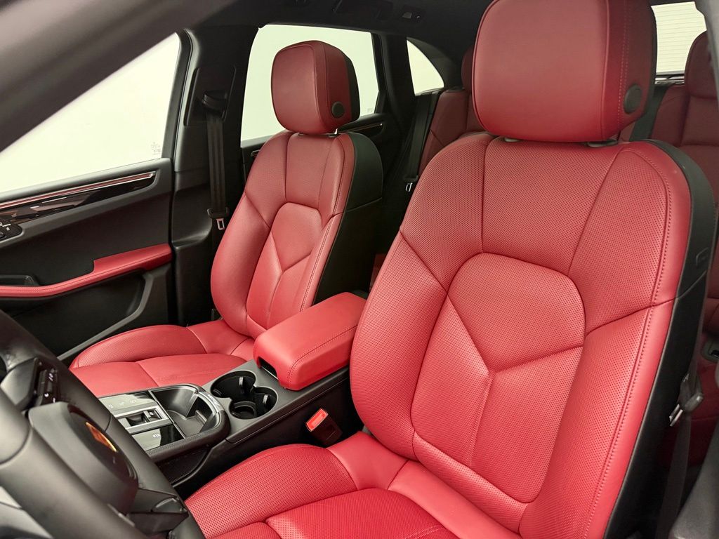 Thumbnail: 2026 Porsche Macan - 5