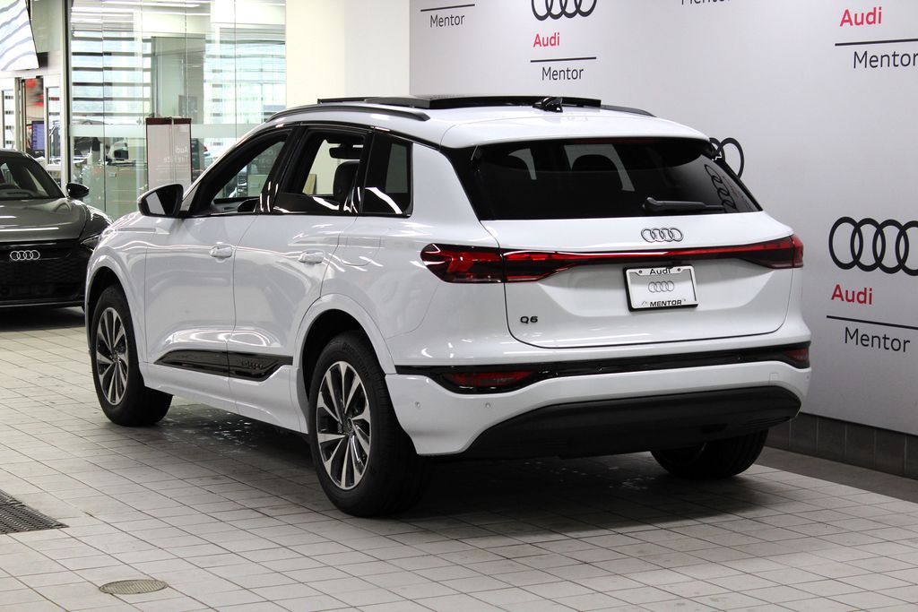 2025 Audi e-tron Premium 3