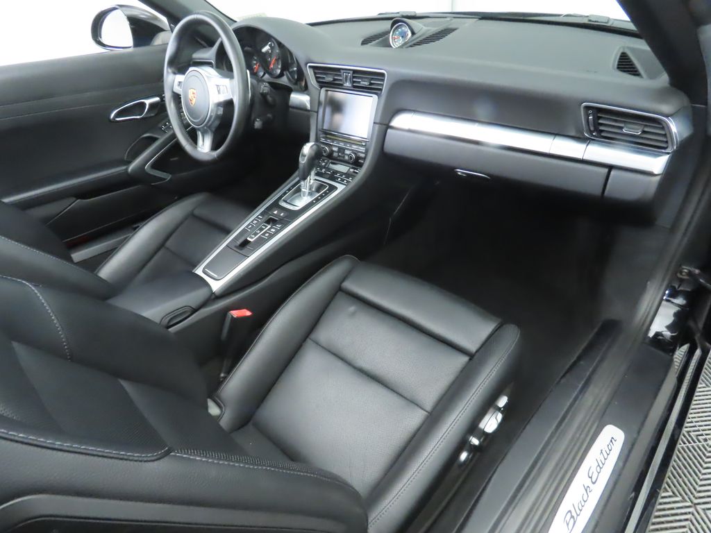 Thumbnail: 2016 Porsche 911 - 26