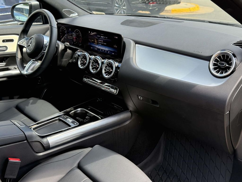 Thumbnail: 2025 Mercedes-Benz GLA - 19