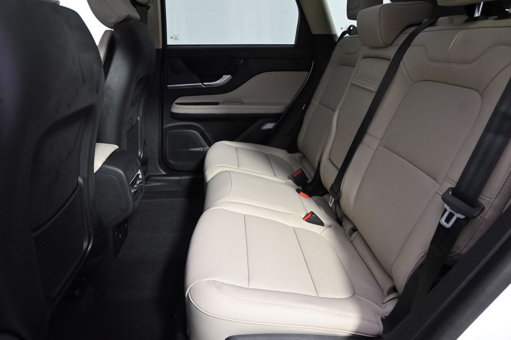 New 2026 White Lincoln Premiere image 21