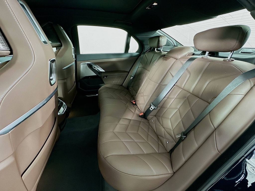 Thumbnail: 2026 BMW 7 Series - 17