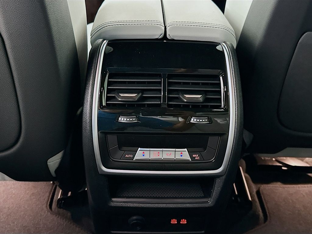 Thumbnail: 2026 BMW X5 - 18