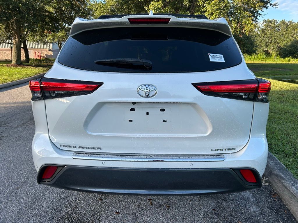 Thumbnail: 2020 Toyota Highlander - 4