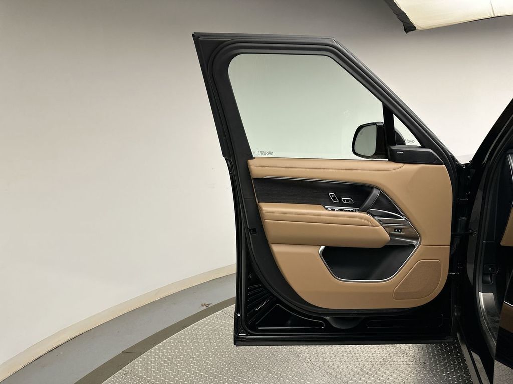Thumbnail: 2023 Land Rover Range Rover - 21
