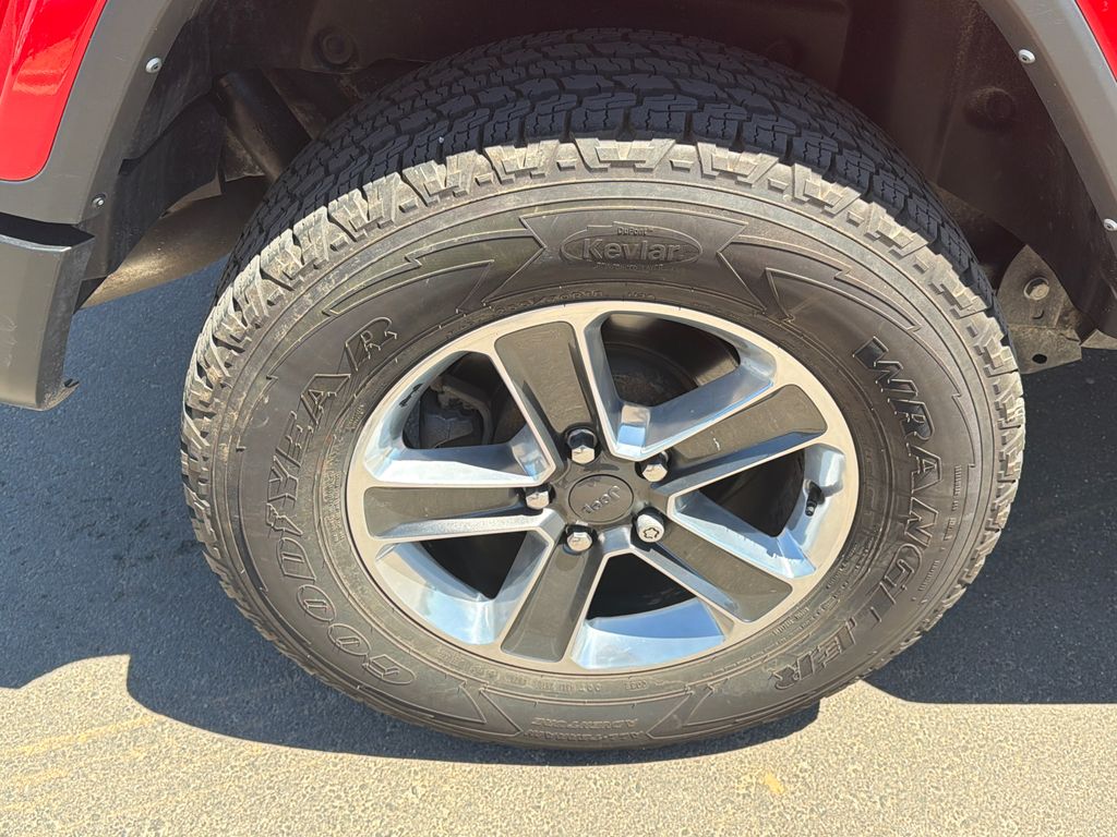 Used 2022 Red Jeep Unlimited Sahara image 17