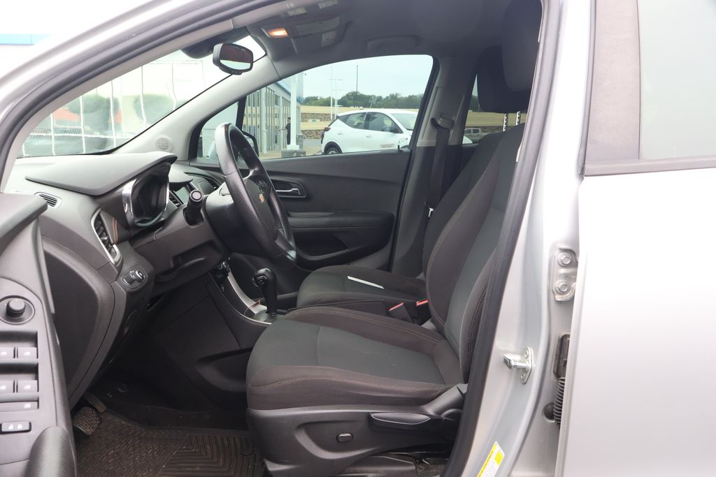 Thumbnail: 2019 Chevrolet Trax - 8