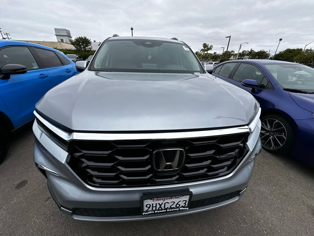View vehicle photo 4