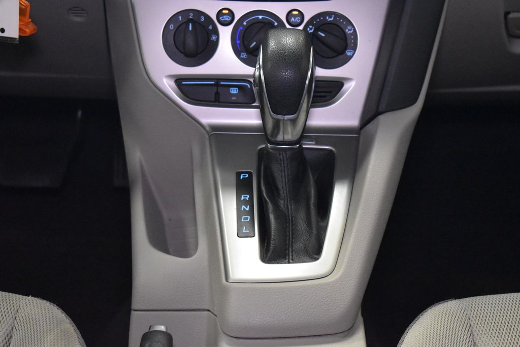2012 Ford Focus SE 17