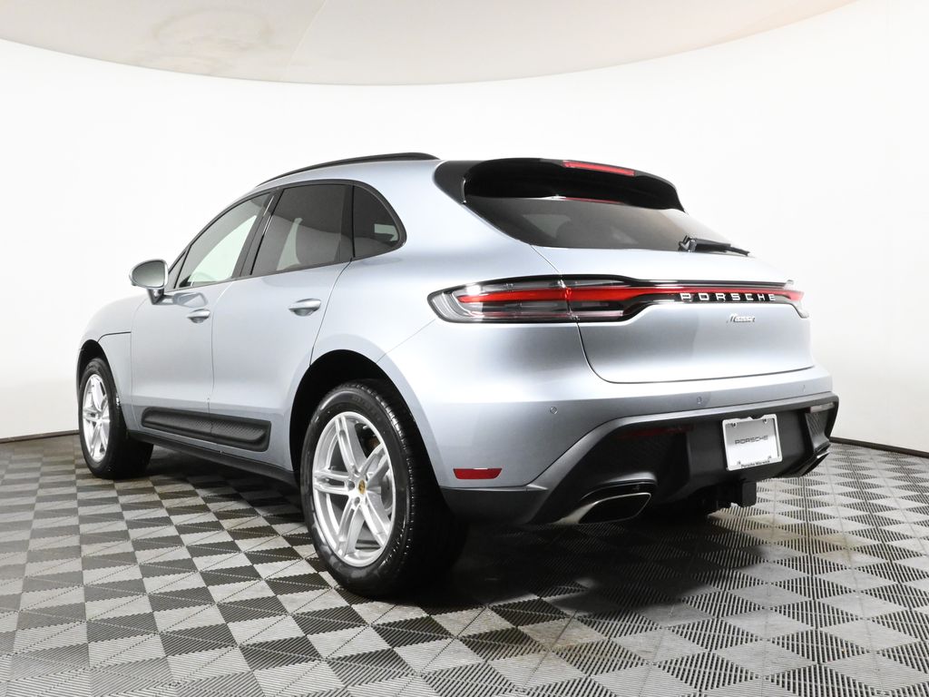 Thumbnail: 2025 Porsche Macan - 3