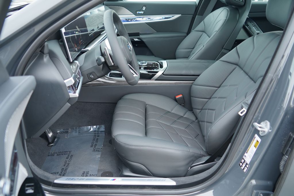 Thumbnail: 2026 BMW 7 Series - 10