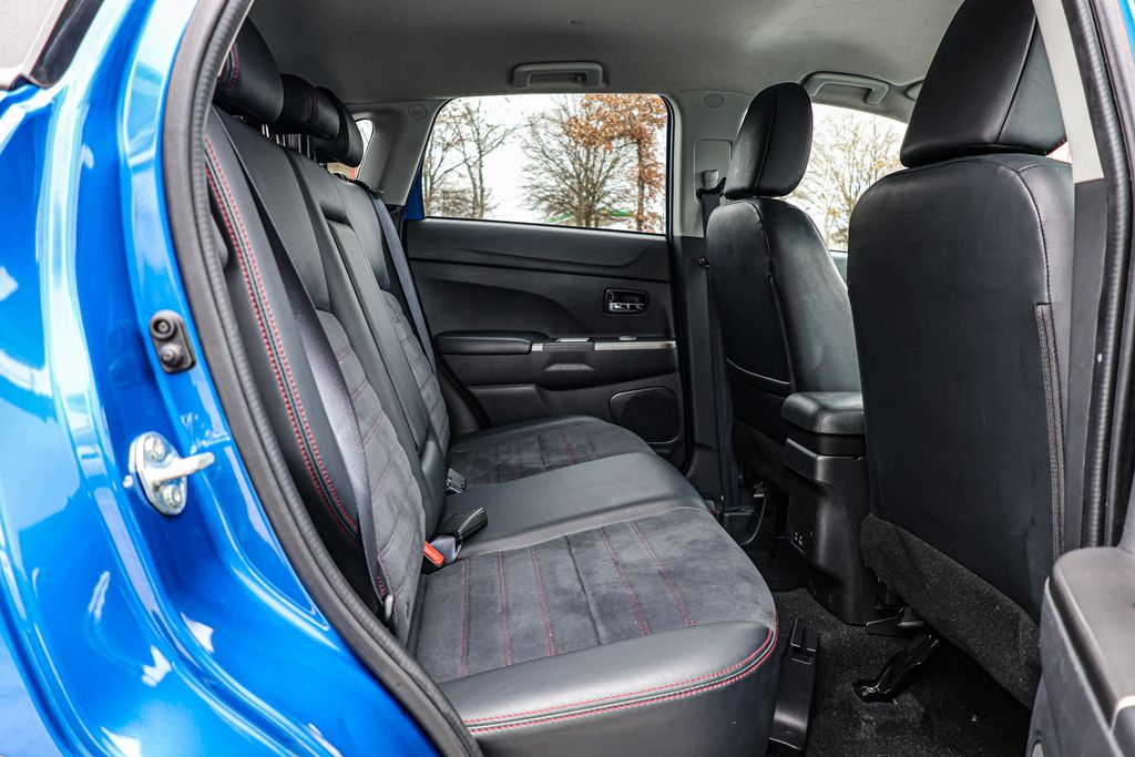 Used 2024 Blue Mitsubishi 2.0 SE image 19
