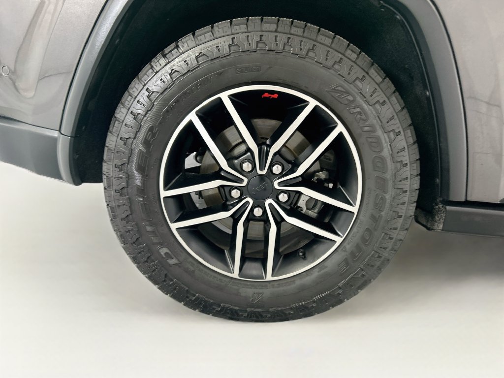 Thumbnail: 2021 Jeep Grand Cherokee - 32