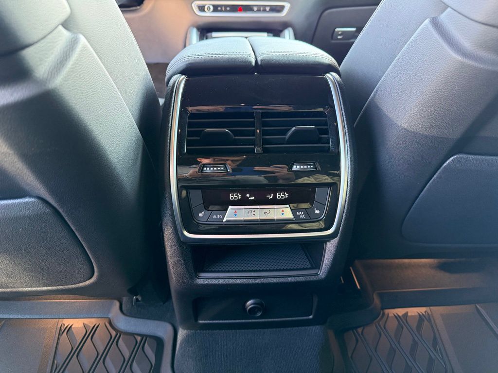 Thumbnail: 2025 BMW X6 - 24