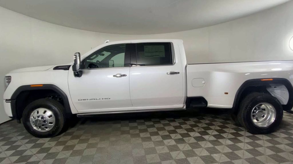 2024 GMC Sierra 3500HD Denali Ultimate 5