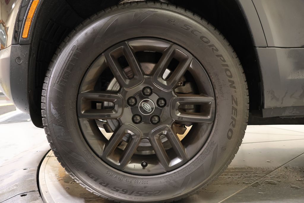 Thumbnail: 2023 Land Rover Defender - 9