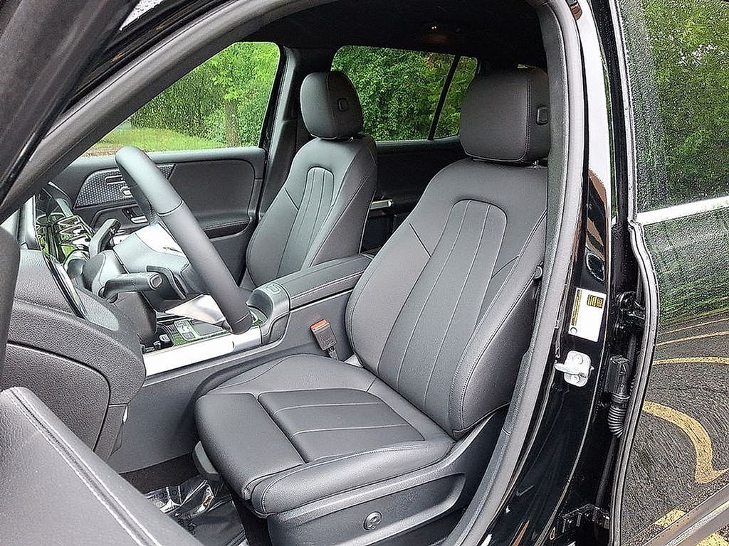 Thumbnail: 2025 Mercedes-Benz GLB - 10