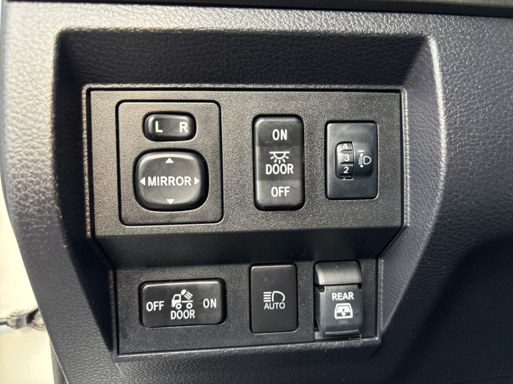 Used Car 2020 Toyota Tundra  Sr5 For Sale Under $30,000 In Austin, Texas