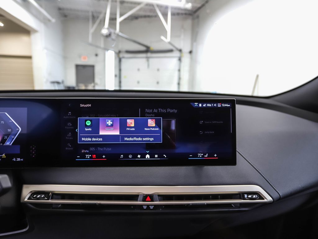 2025 BMW iX xDrive50 16