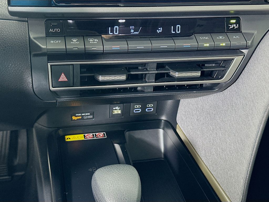 Thumbnail: 2025 Toyota Camry - 16