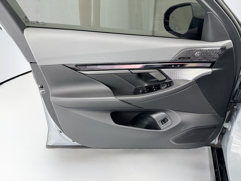 Thumbnail: 2026 BMW i5 - 23