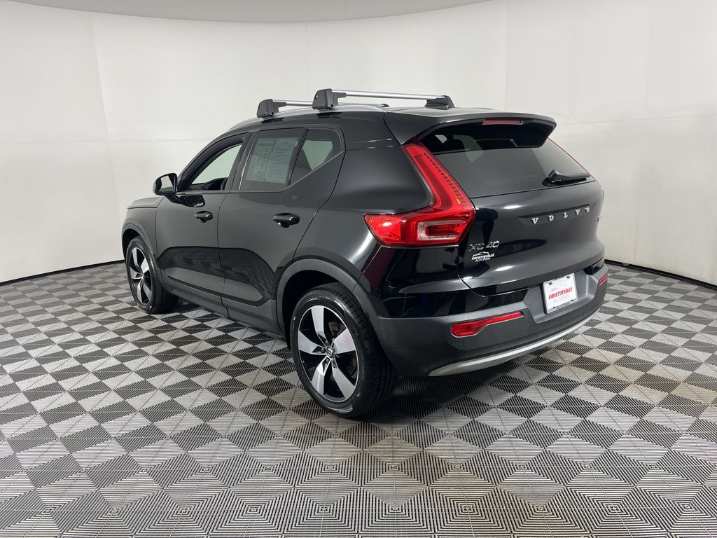 Thumbnail: 2022 Volvo XC40 - 3