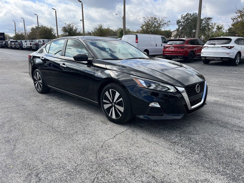 2022 Nissan Altima 2.5 SV 2