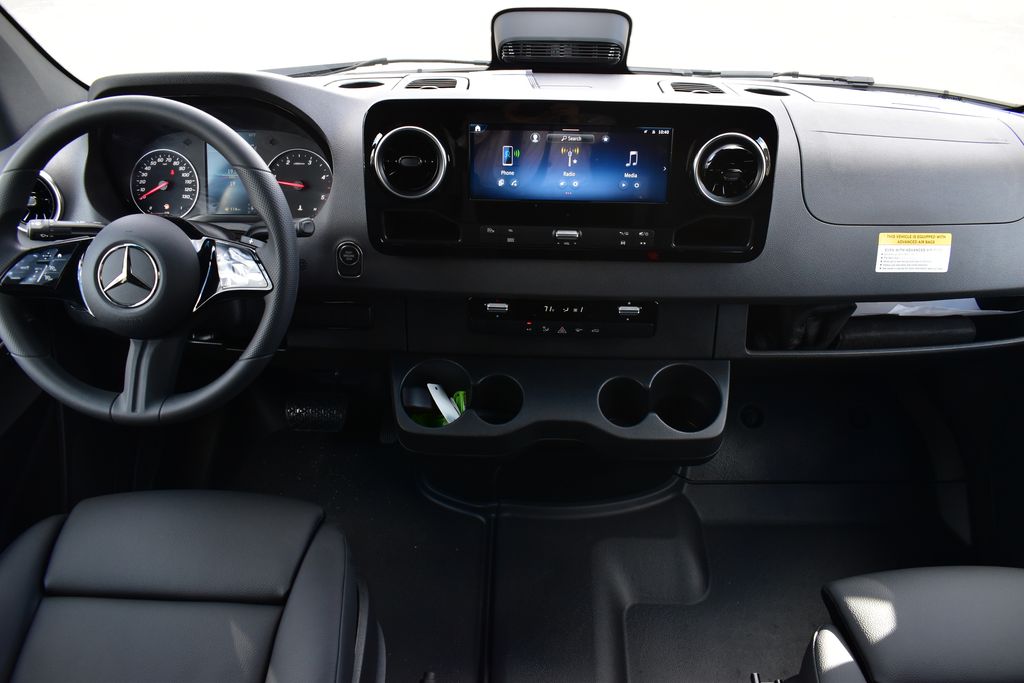 Thumbnail: 2025 Mercedes-Benz Sprinter - 22