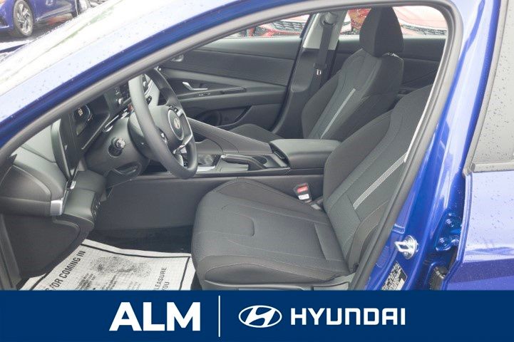 2025 Hyundai Elantra SE photo 10