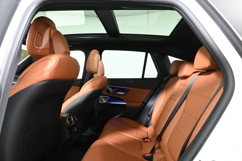 2025 Mercedes-Benz GLC 300 25
