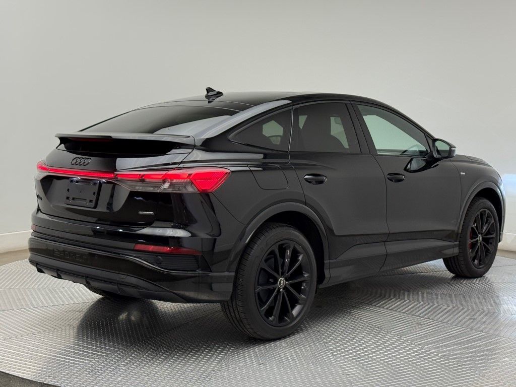 Thumbnail: 2022 Audi Q4 e-tron - 13