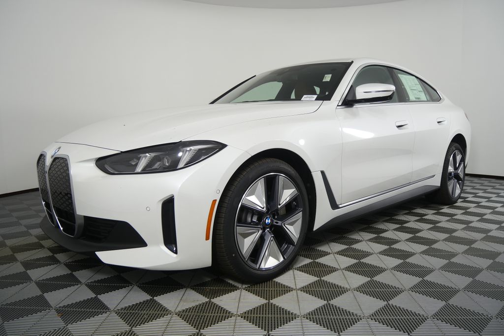 Thumbnail: 2026 BMW i4 - 7
