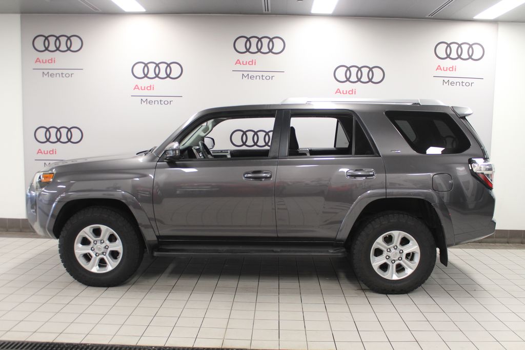 Thumbnail: 2015 Toyota 4Runner - 3