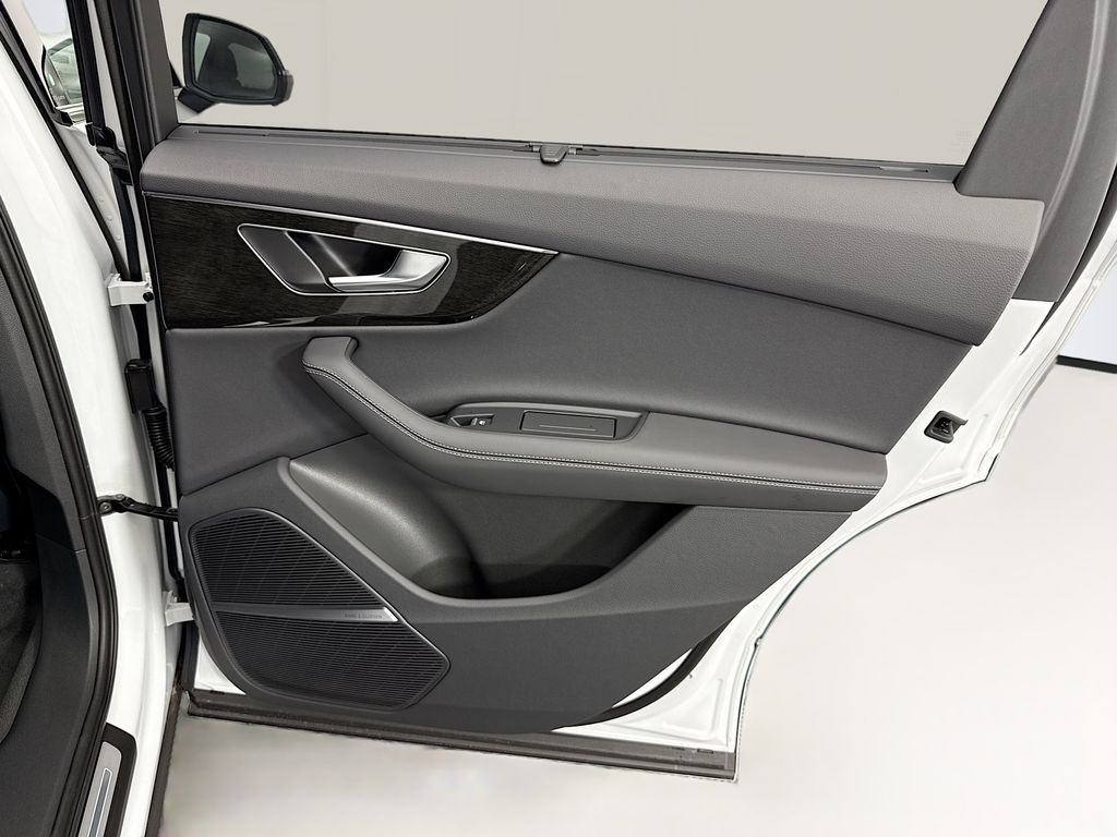 Thumbnail: 2026 Audi Q7 - 27