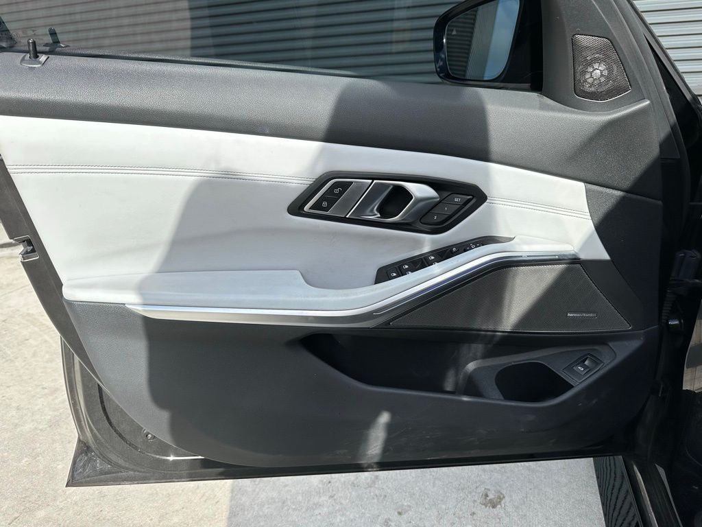 Thumbnail: 2022 BMW M3 - 18