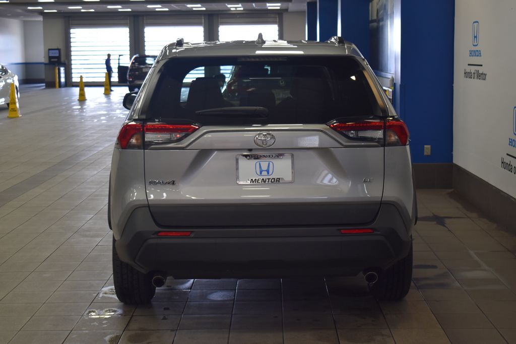 2021 Toyota RAV4 LE 4