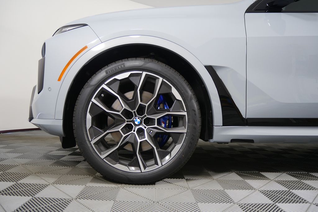 2026 BMW X7 M60i 7