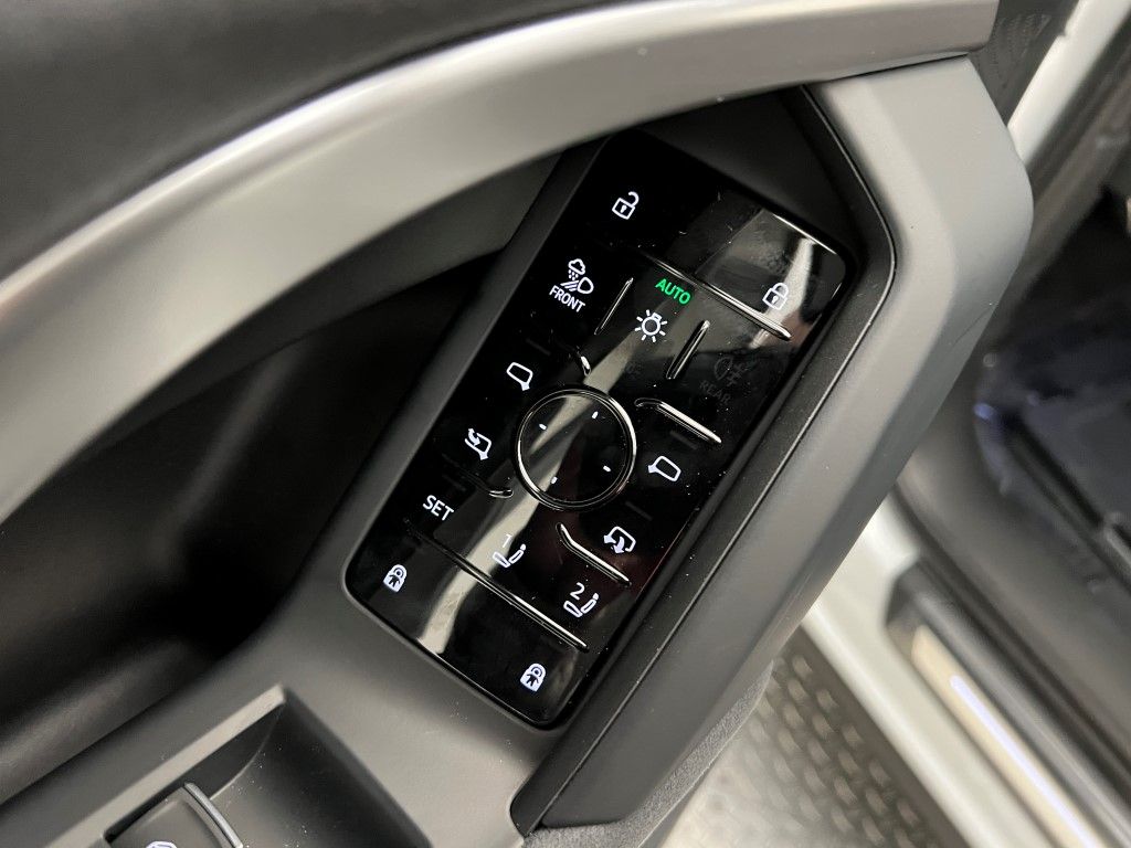 Thumbnail: 2025 Audi SQ5 - 29