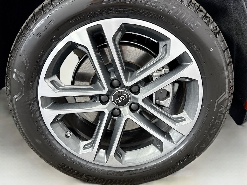 Thumbnail: 2025 Audi Q5 - 32