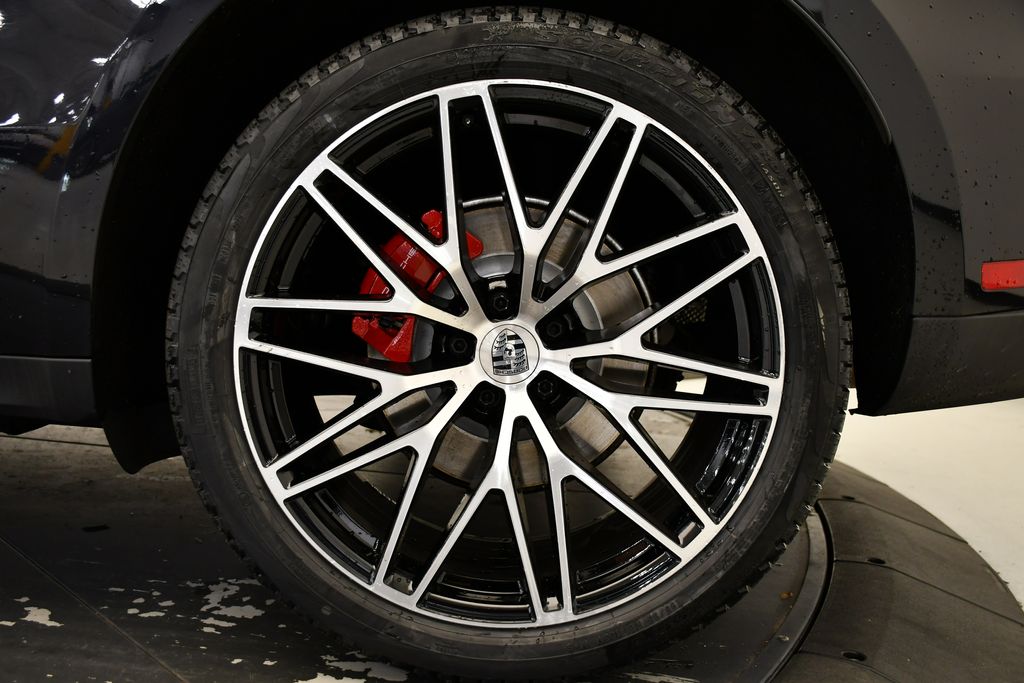 Thumbnail: 2023 Porsche Macan - 16