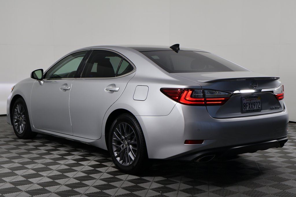 Thumbnail: 2018 Lexus ES - 6