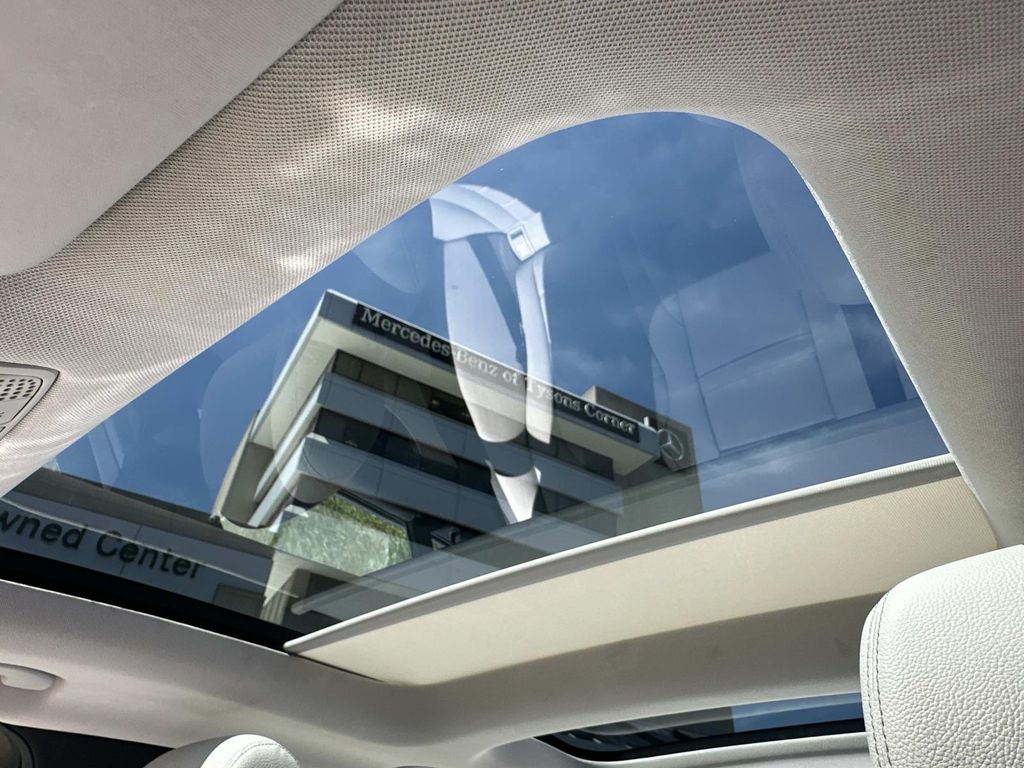 Thumbnail: 2016 Mercedes-Benz C-Class - 19
