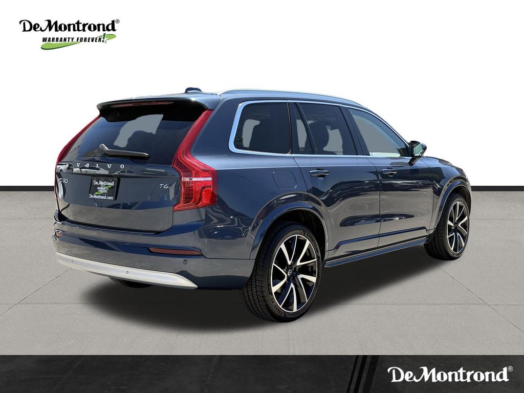 Used 2022 Denim Blue Metallic Volvo T6 Momentum image 5