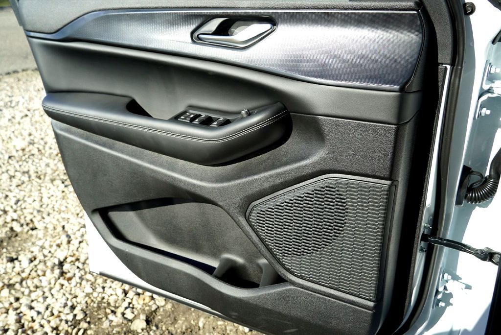 New Car 2025 Jeep Grand Cherokee  Laredo For Sale Under $35,000 In Taylor, Texas