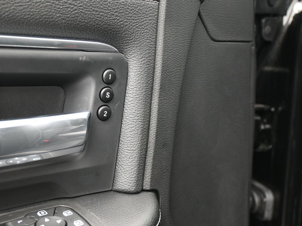 New 2026 Diamond Black Crystal Pearlcoat Ram Laramie image 17