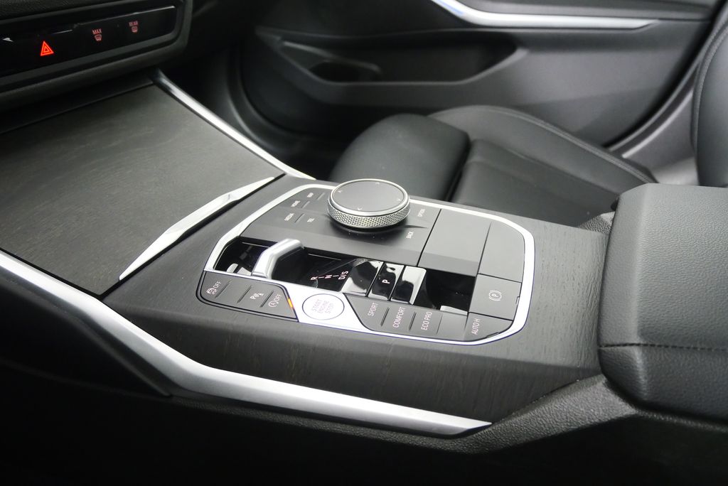 Thumbnail: 2024 BMW 3 Series - 26